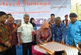 Bupati Gunung Kidul Bersama KKN UST 2016 Launching Batik Amarylis Di Gunung ireng pengkok